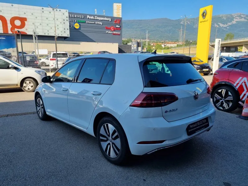 Volkswagen Golf E-GOLF 100 kW/h Image 4