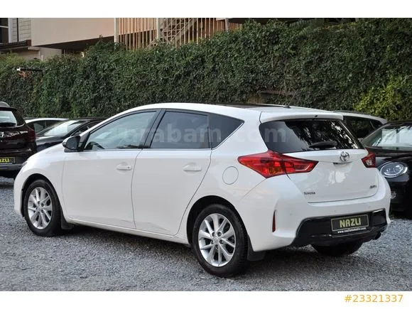 Toyota Auris 1.6 Advance Skypack Image 3